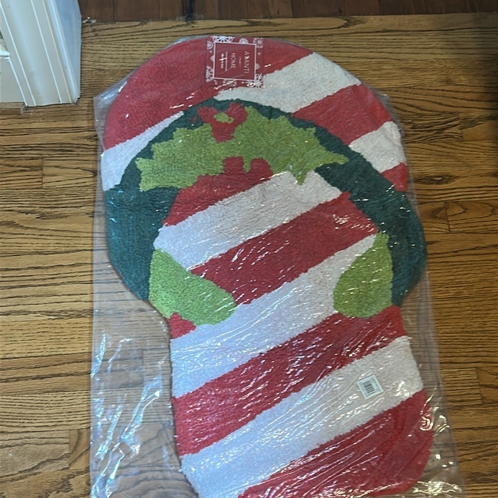 Avanti Flip Flop Festive Red White Stripe Holly Holiday Rug Bath Mat NEW!